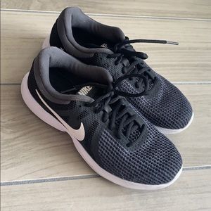 NIKE Revolution 4 Sneakers in Women